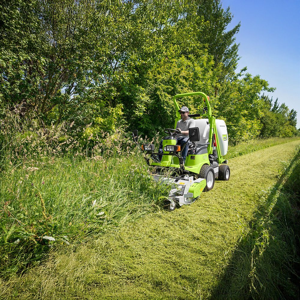 Grillo FD900 4WD Commercial Collection Ride on Mower