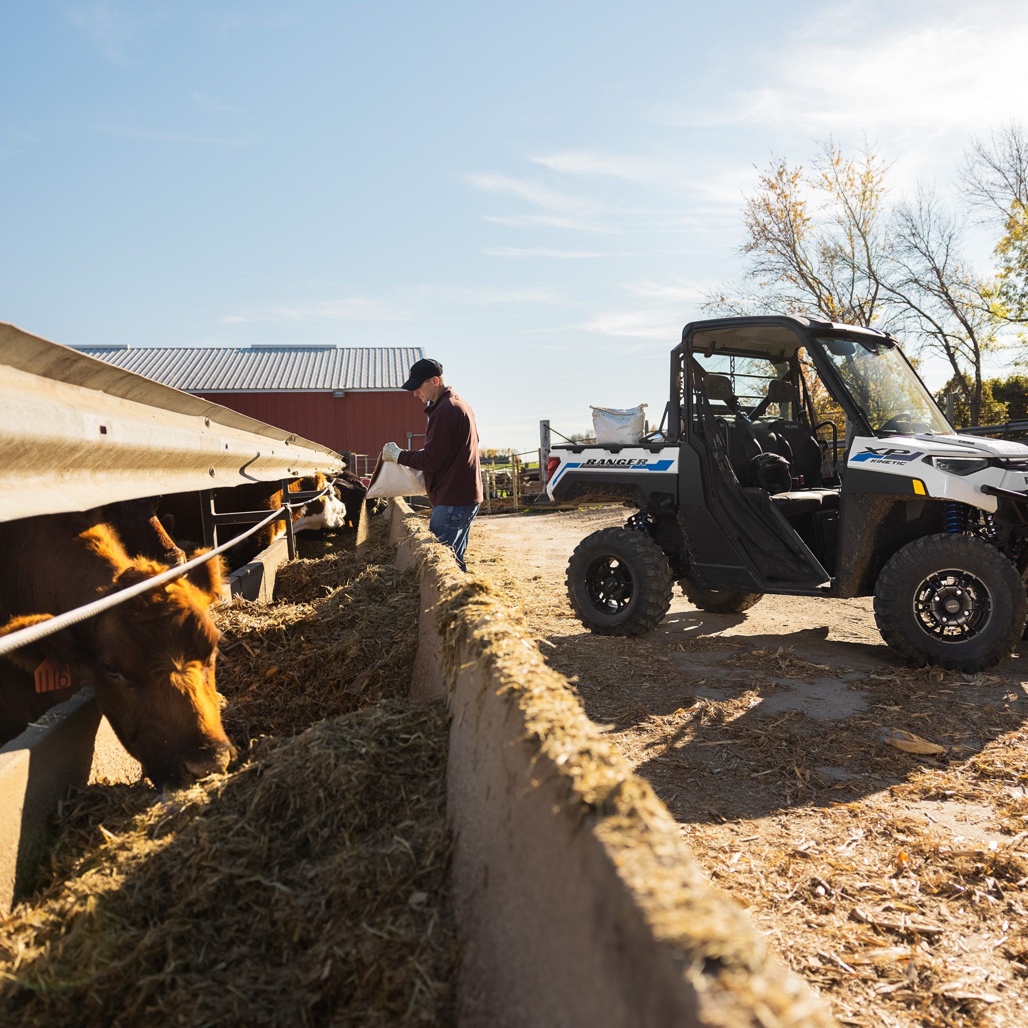 2023-ranger-xp-kinetic-icy-white-pearl-image-lifestyle_SIX6638_02720 2023-ranger-xp-kinetic-icy-white-pearl-image-lifestyle_SIX6638_02720