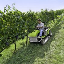 Grillo Climber 9.22 Ride-On Mower - mowing in between vines