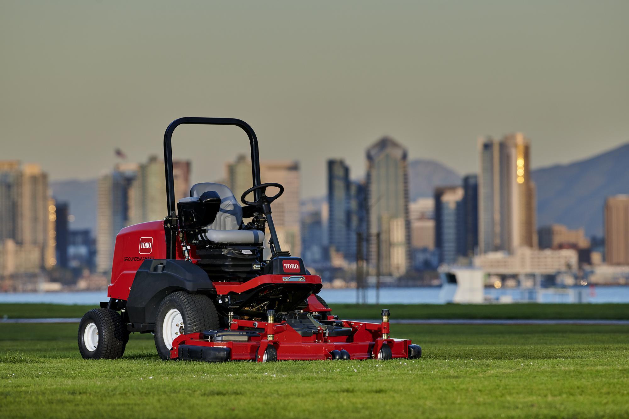 Introducing the TORO Groundsmaster 3200/ 3300