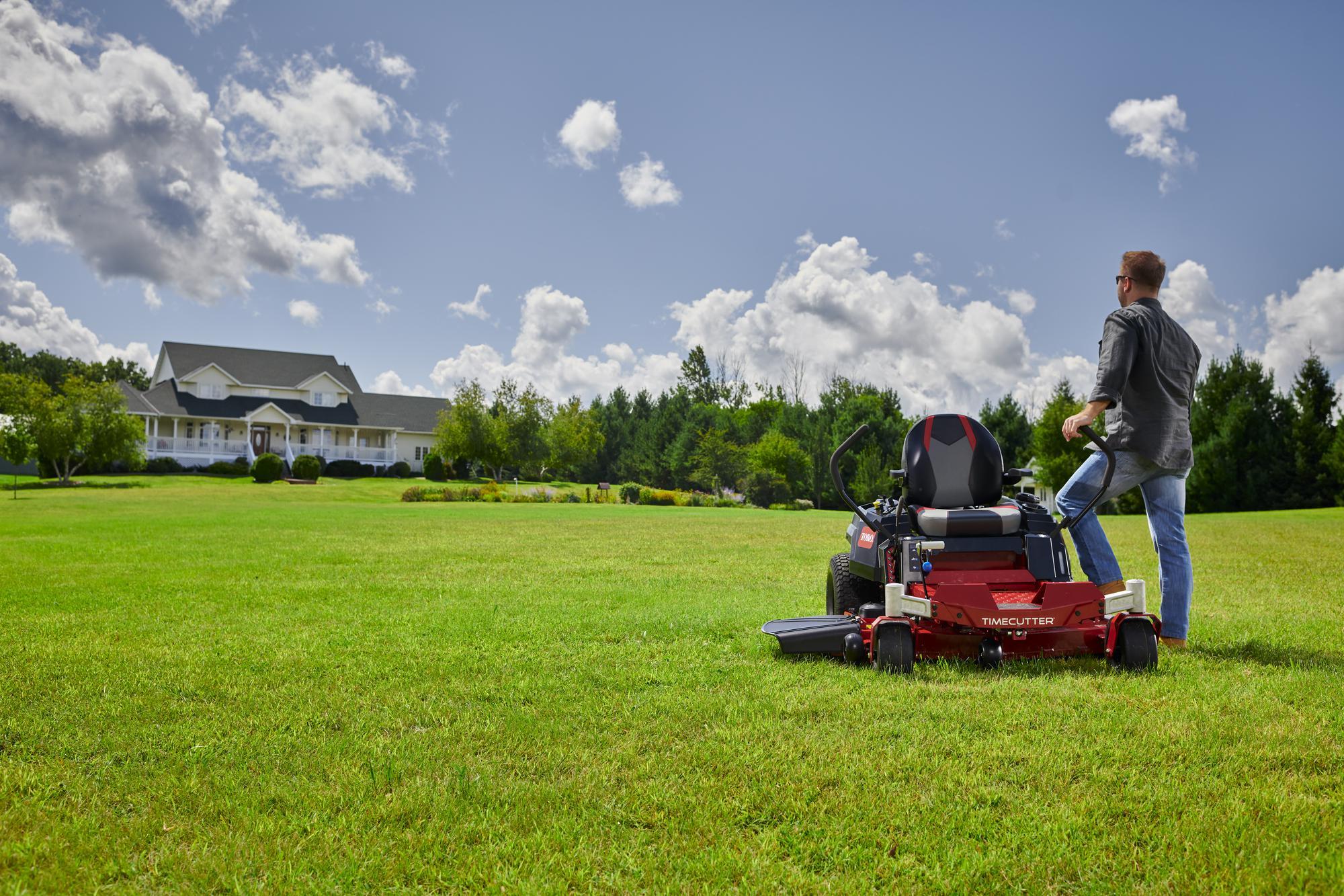 TORO MR5075 TimeCutter 50" with My Ride - back view TORO MR5075 TimeCutter 50" with My Ride - outdoors