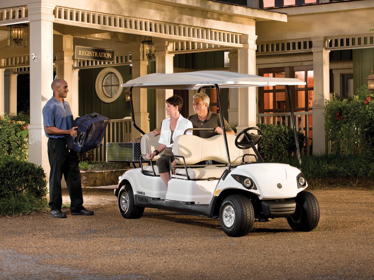 Golf Cart 4 Seater - Yamaha - People enjoying ride at a hotel