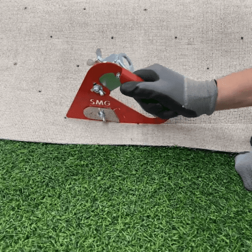 Artificial grass edge trimmer cutting