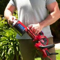 Inserting 4.0Ah Battery into Hedge Trimmer