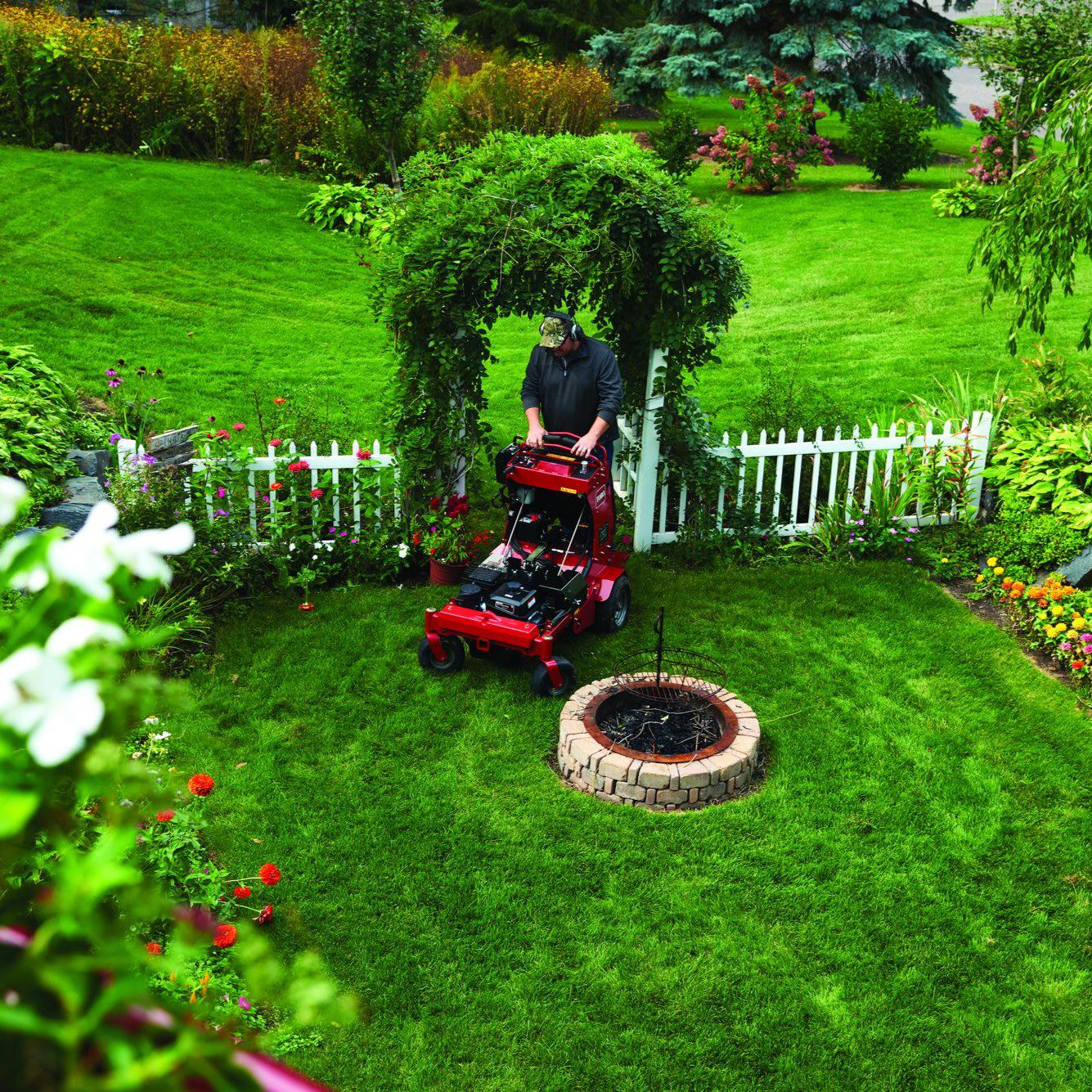 Maneuvering-Aerator-around-obstacles-in-garden action 1 sq Maneuvering-Aerator-around-obstacles-in-garden action 1 sq