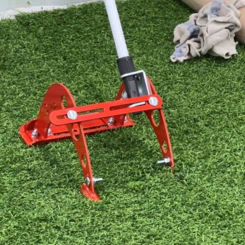 Pressure tool for a solidified connection between artificial grass