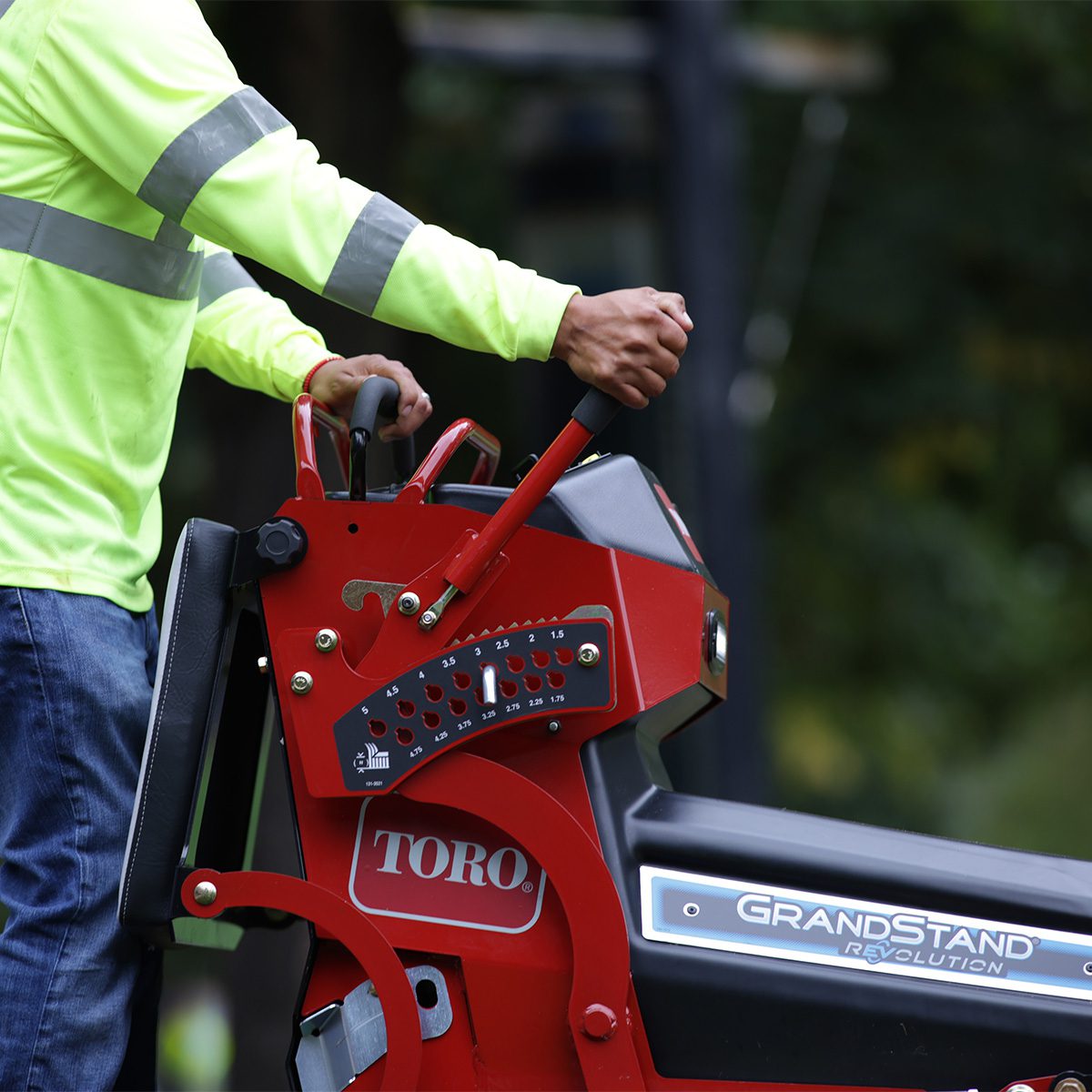 Toro Grandstand Revolution Action Shot 6 Toro Grandstand Revolution Action Shot 6
