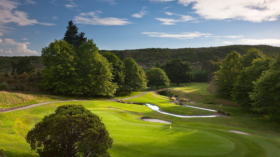 Wairakei Golf + Sanctuary golf Course, sunny golf course